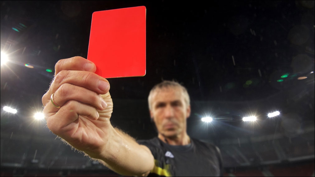 البطاقة الحمراء في كرة القدم