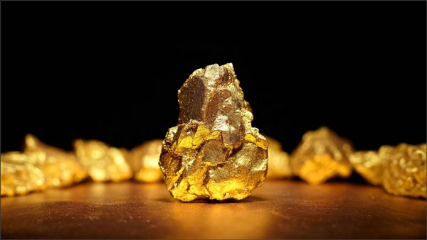 المعدات والمواد التي تساعد على صهر الذهب