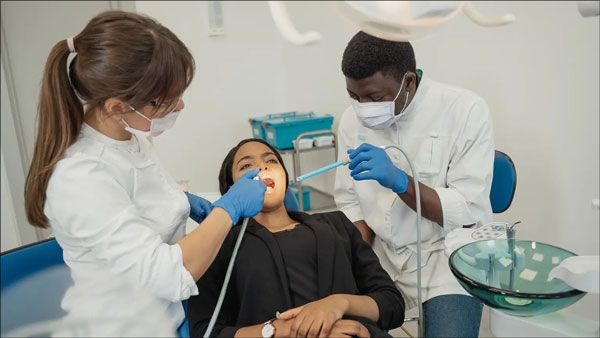 تخصصات دراسة ماجستير طب الأسنان في كندا