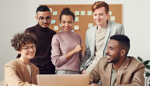 تحسين العلاقات الاجتماعية وكيفية التعامل مع الآخرين بفاعلية