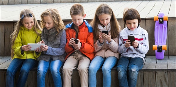 كيف نحمي أطفالنا من مواقع التواصل الاجتماعي