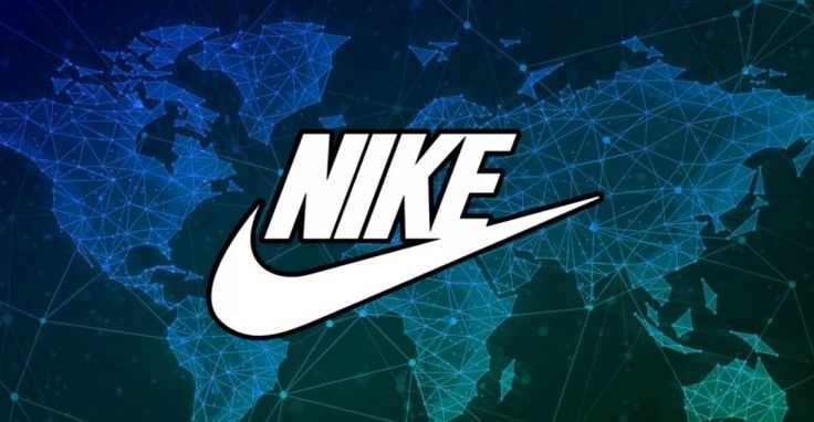 شركة نايك على خلفية تجسد خريطة العالم باللون الازرق مكتوب في وسط الصورة كلمة NIKE مع علامتها التجارية باللون الابيض