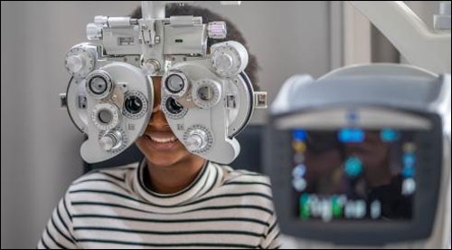 مزايا دراسة طب العيون في السعودية