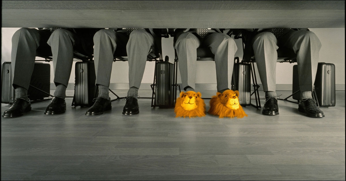 تأثير الأحذية الرياضية الحمراء