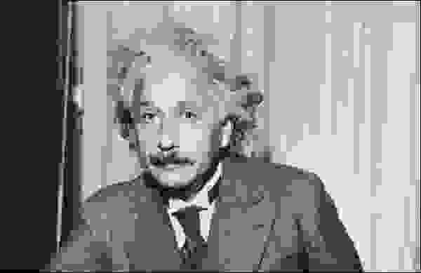 ألبرت أينشتاين