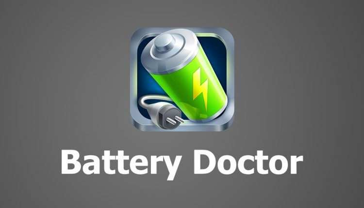 على خلفية رمادية تظهر بطارية خضراء عليها اشارة زوبعة كهربائية صفراء و مأخذ كهربائي و تحتها مكتوب باللون الابيض Battery Docotr