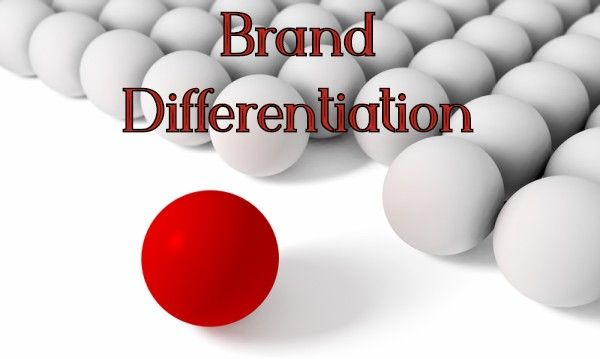 العلامة التجارية ضمن مجموعة من الكرات البيضاء تتميز كرة حمراء و تتقدم على الجميع و تهر عبارة Brand Differentiaion