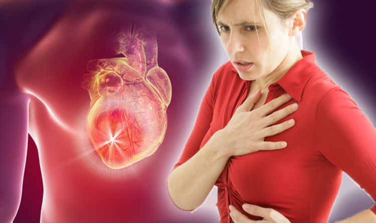 تظهر امرأة ترتدي قميص احمر و تضع يدها على قلبها  بجانبها مجسم لجسم انسان و تظهر رسمة للقلب 