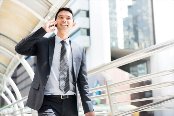 التحدث على الهاتف أثناء المشي