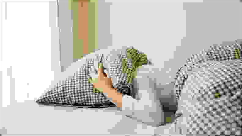 تغطية الوجه في أثناء النوم