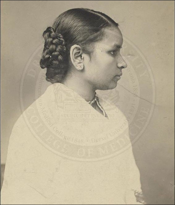 الطبيبة اناندي جوبال