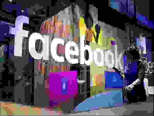 فيسبوك (Facebook)