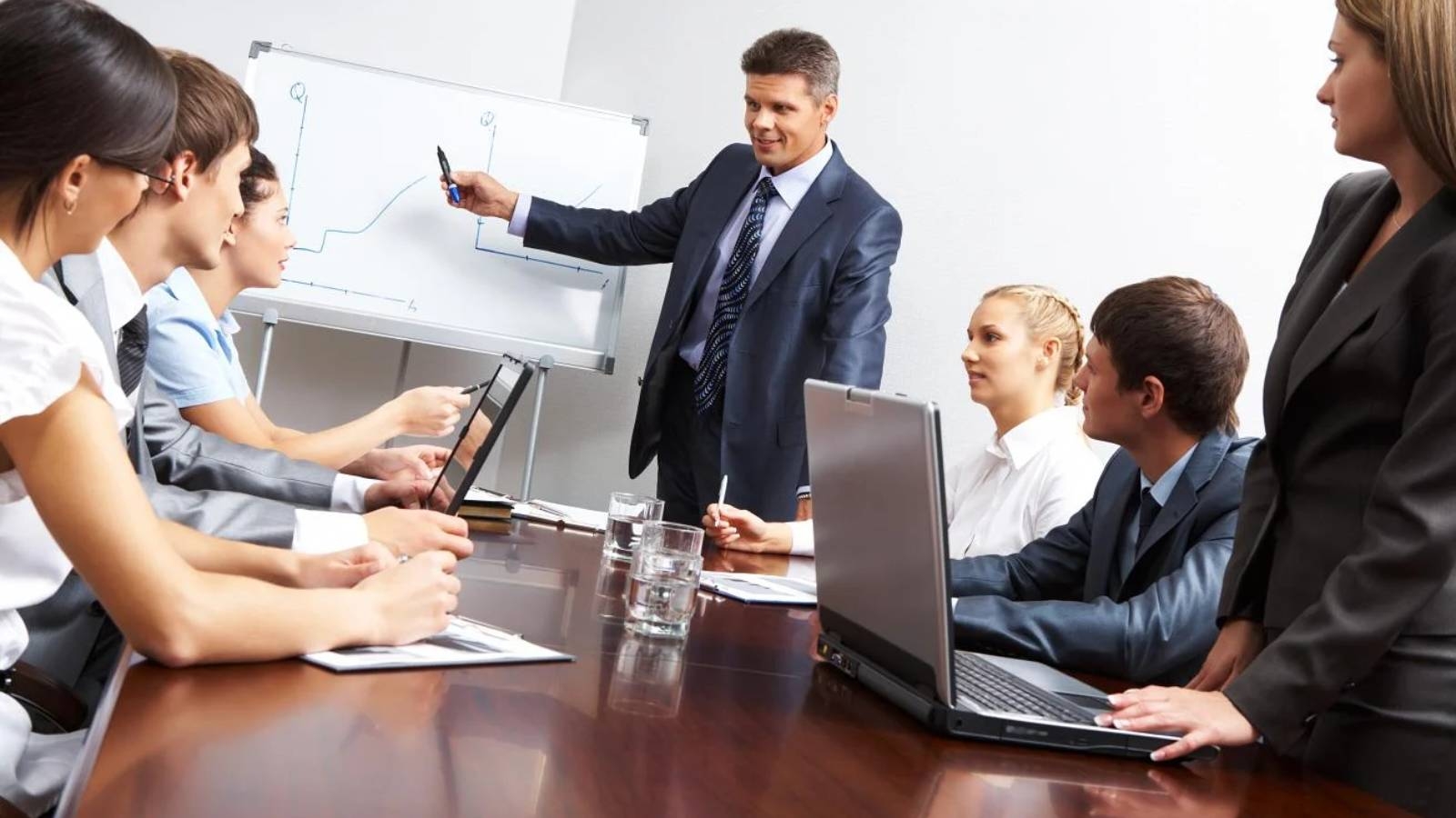 كيف يؤثر نقص التدريب والموارد في تمكين الموظفين