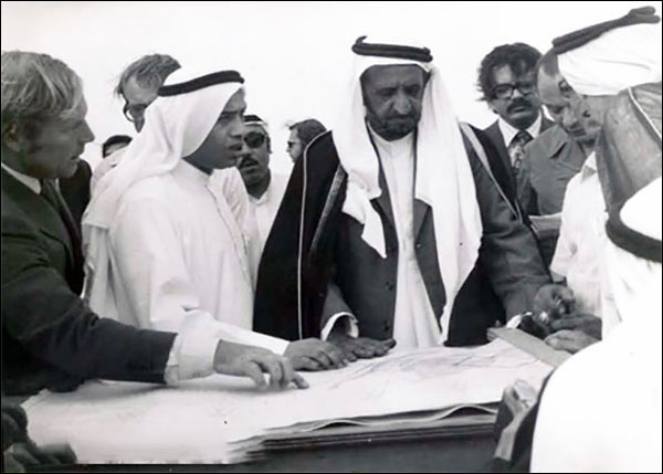 ماجد الفطيم مع الشيخ راشد بن سعيد آل مكتوم