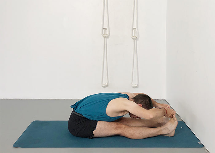 وضعية التمدد الأمامي (Paschimottanasana) وضعية التمدد الأمامي (Paschimottanasana)