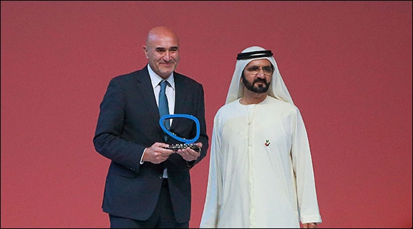 رونالدو مشحور مع محمد بن راشد آل مكتوم