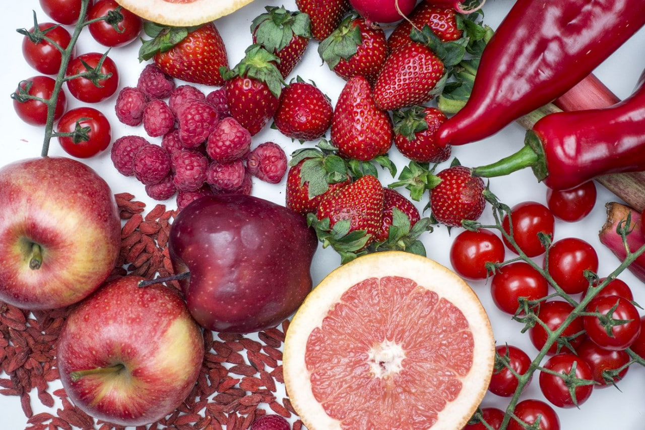 الفواكه الحمراء