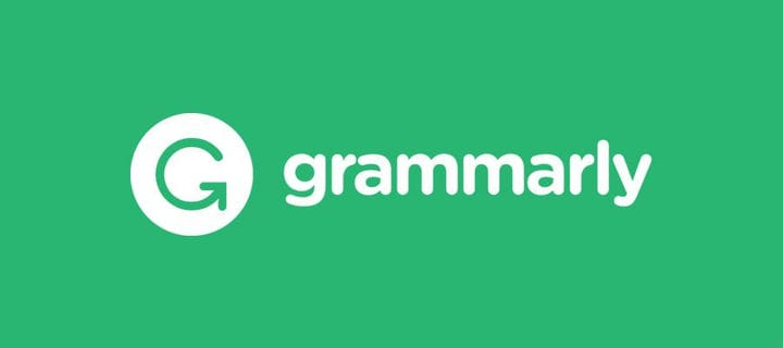 على خلفية خضراء تظهر دائرة بيضاء بداخلها خلرف G  و بجانبها عبارة grammarly 
