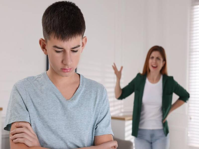 أخطاء التعامل مع المراهق