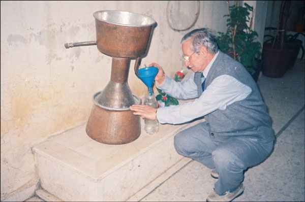 أدوات صنع ماء الزَّهر الطبيعي وتقطيره