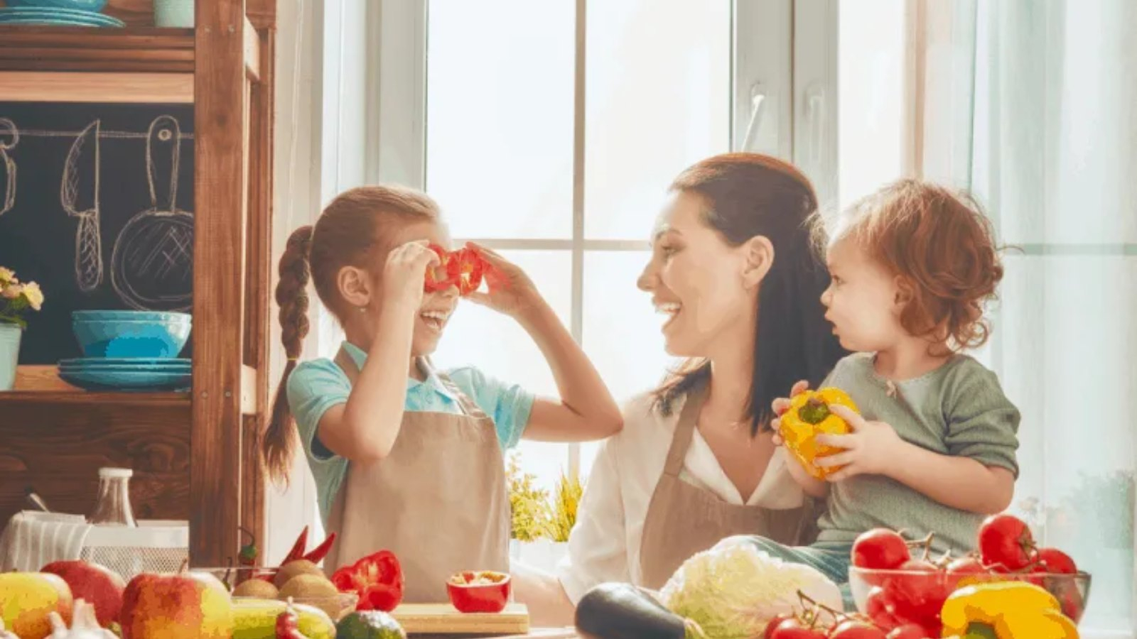 أفكار لتشجعي طفلك على تناول الخضروات والفواكه