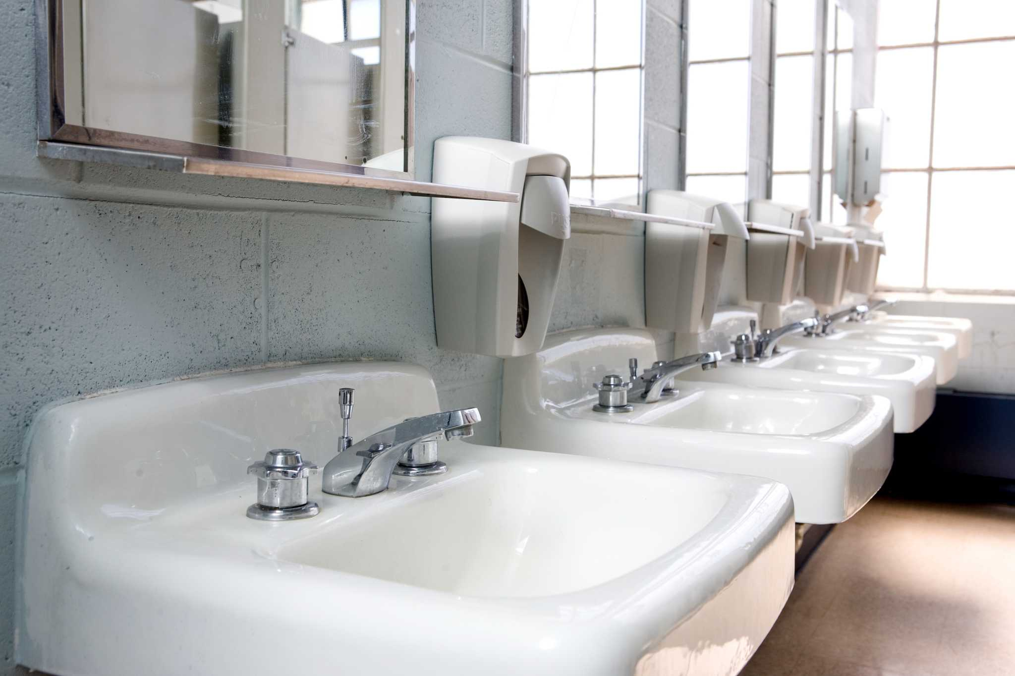 إتيكيت استخدام الحمَّامات العامة