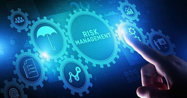 إدارة المخاطرر عند التعامل في العقود الآجلة