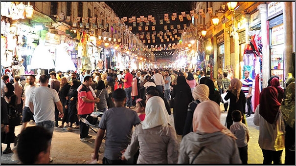 ازدحام الأسواق قبيل عيد الفطر في سوريا