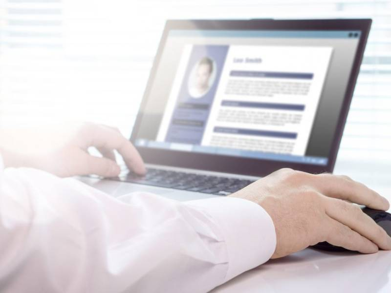 استخدام الذكاء الاصطناعي لتحسين السيرة الذاتية