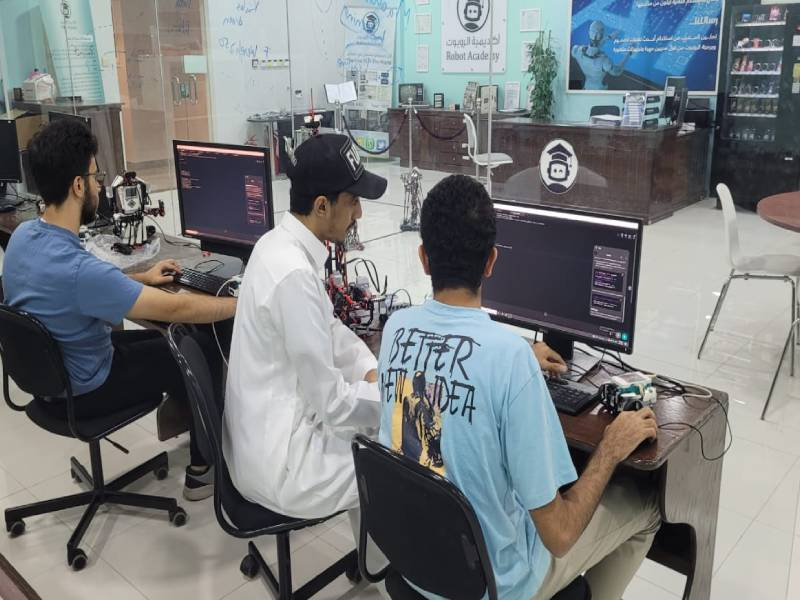 جهة تدريبية وطنية متخصصة في مسارات الروبوت والذكاء الاصطناعي