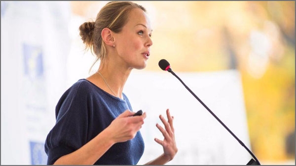 التحدُّث ببطء