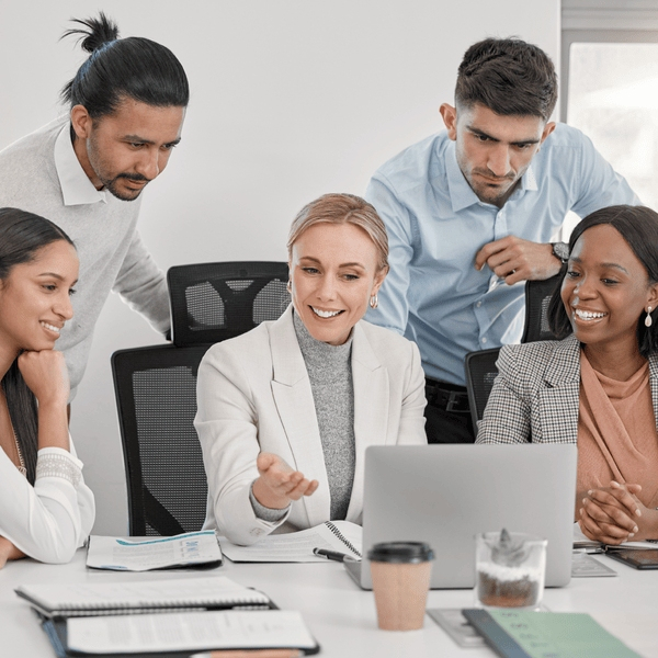 التخصص الدقيق والمهارات المتعددة في سوق العمل