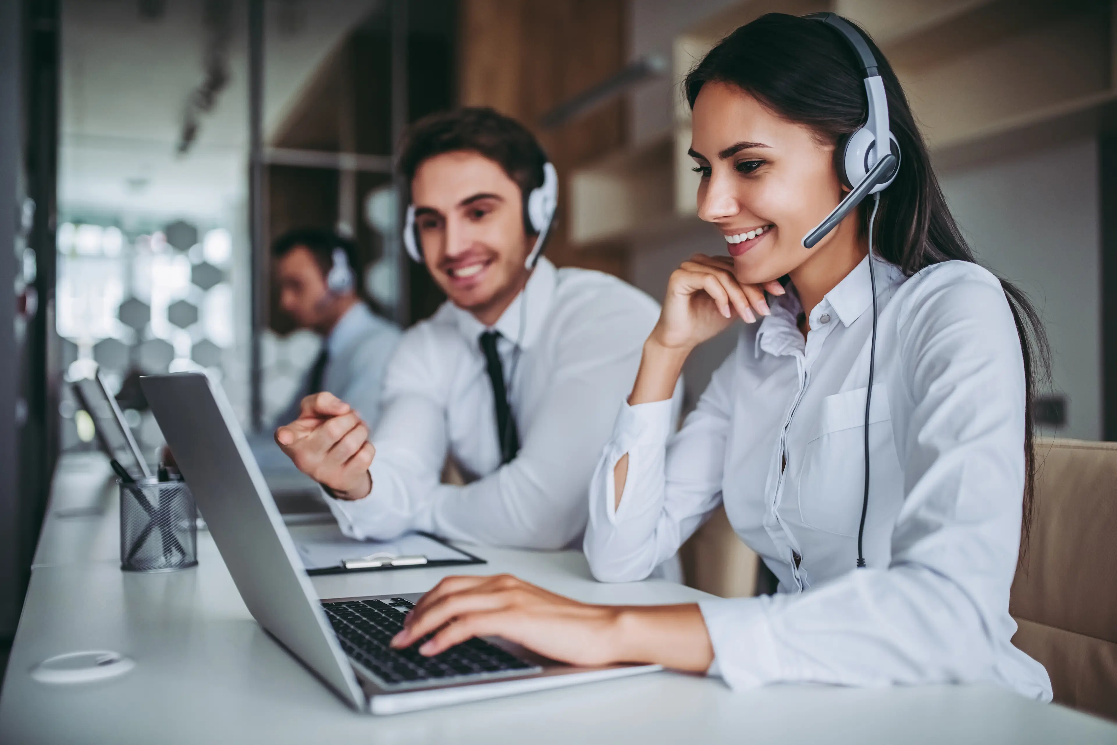 التعامل مع العملاء التعامل مع العملاء