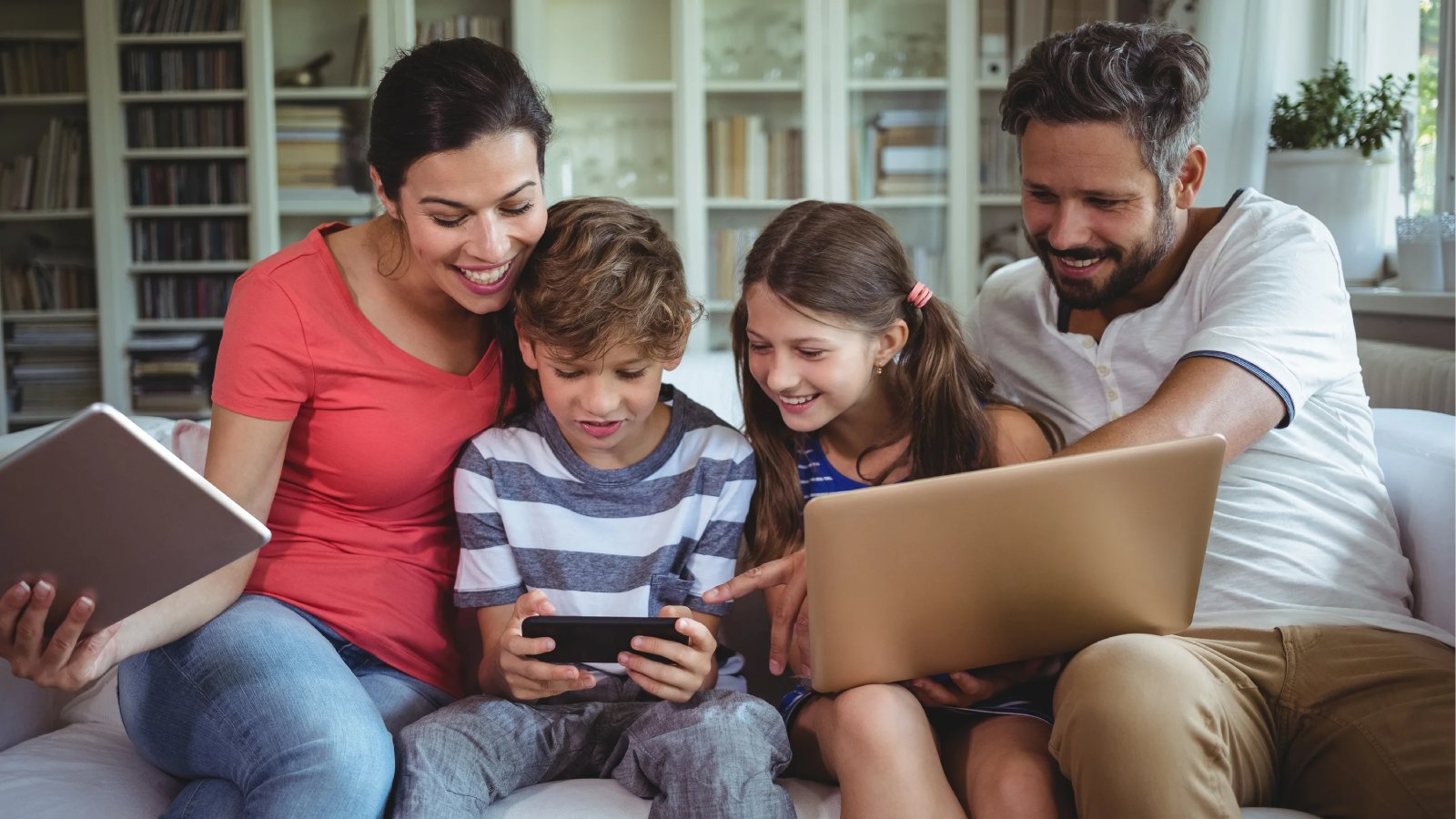 الروابط العائلية في عصر التكنولوجيا