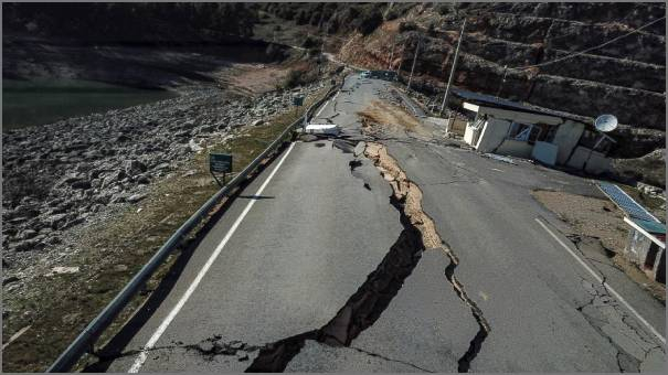 الأضرار الناجمة عن حدوث الزلازل