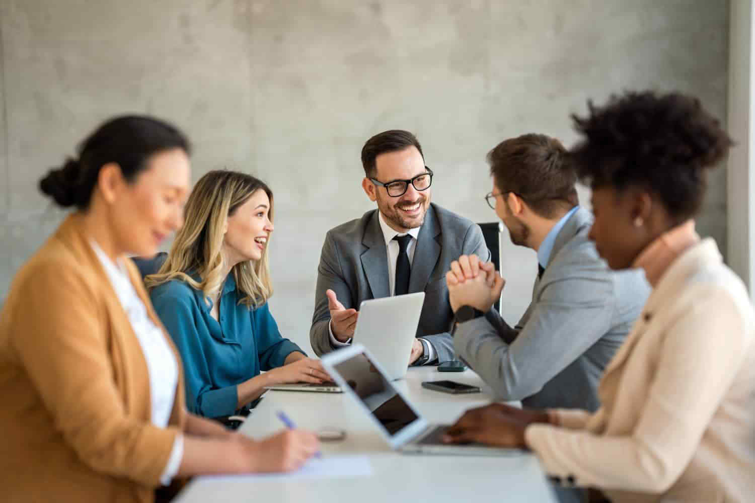 المشتتات داخل فرق العمل