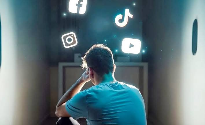 المقارنة الرقمية وتشويه صورة الذات المقارنة الرقمية وتشويه صورة الذات