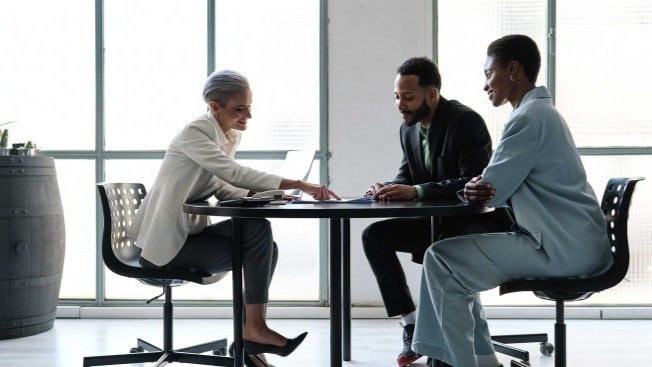 تأثير الاختلافات الثقافية والإقليمية في ممارسات الكوتشينغ