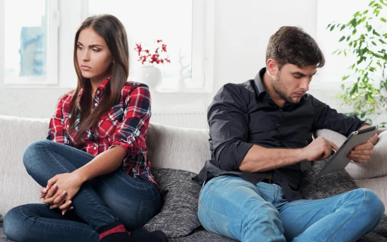 تشكل فجوة التواصل بين الزوجين تشكل فجوة التواصل بين الزوجين