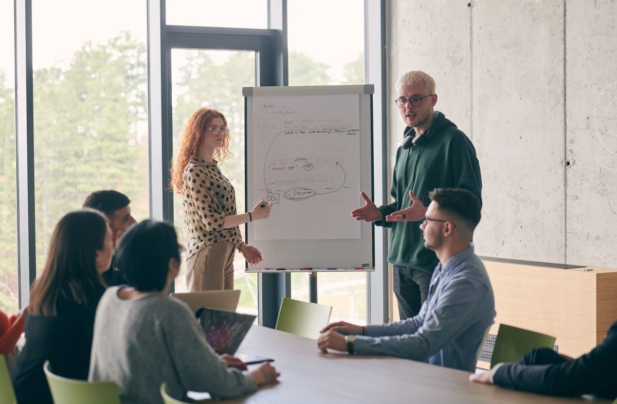 تعلّم الأدوات الجديدة في بيئة العمل تعلّم الأدوات الجديدة في بيئة العمل