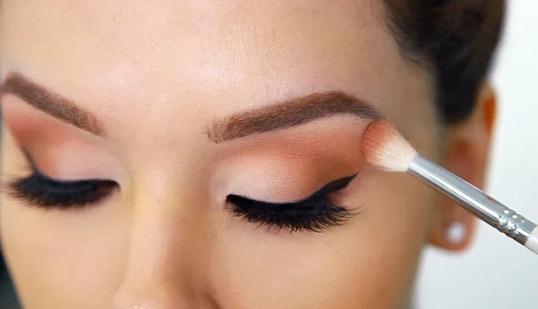 تقنيات مكياج العيون