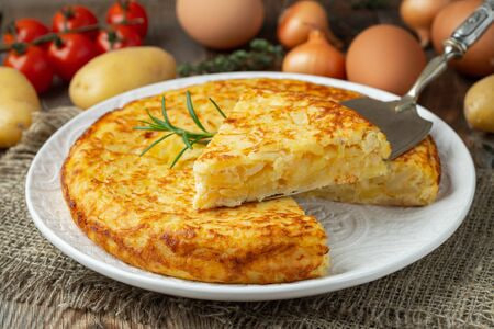 تورتيا البطاطس الإسبانية Tortilla Española تورتيا البطاطس الإسبانية Tortilla Española