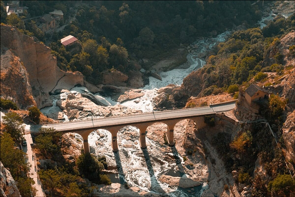 جسر الشلالات