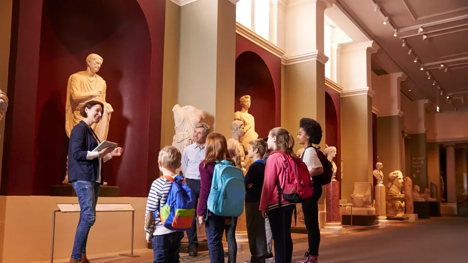 زيارة المتاحف