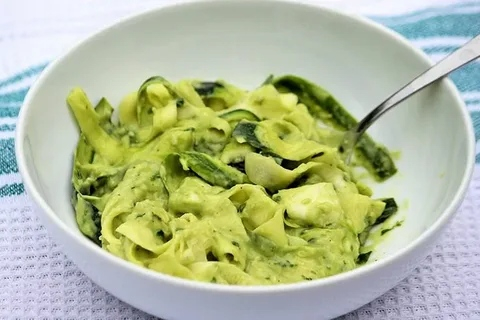 صوص الأفوكادو والثوم