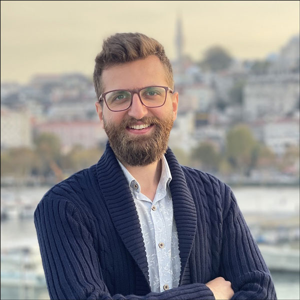 صورة للمترجمة ضي رحمي