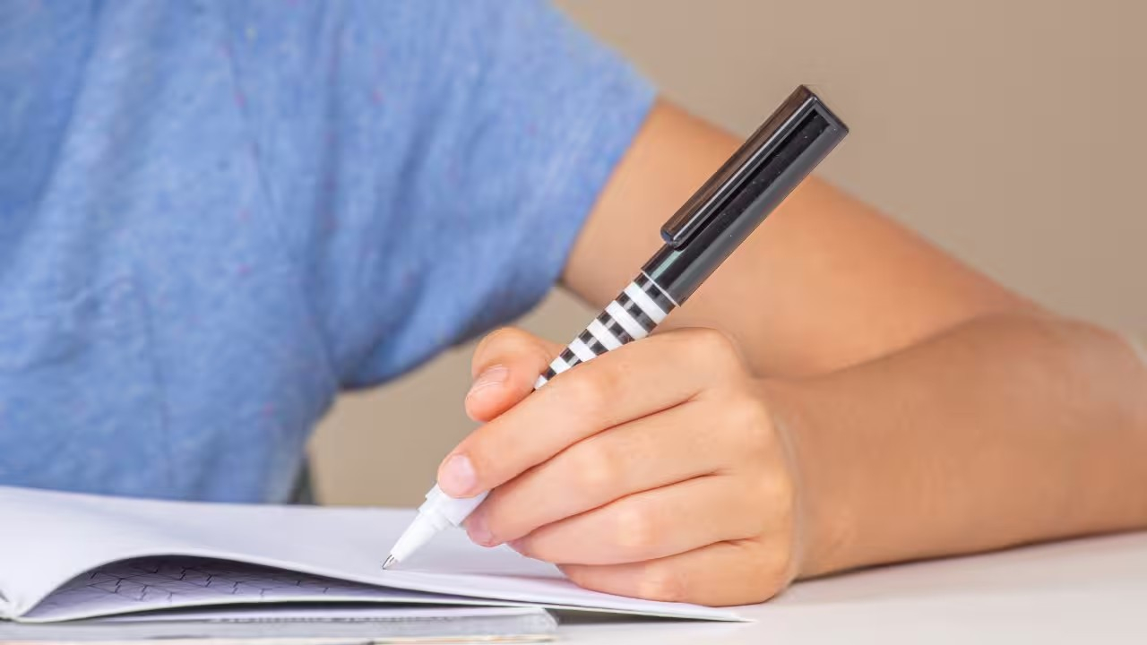 عُسر الأيدي عُسر الأيدي