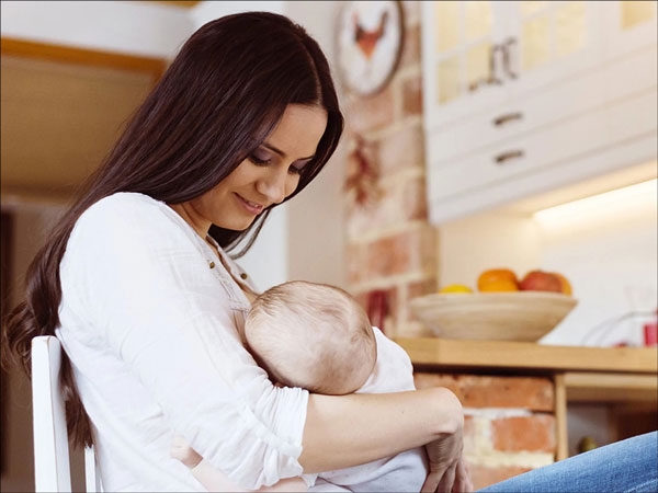 فوائد حليب الأم والرضاعة الطبيعية في الوقاية من الإصابة بالسكري