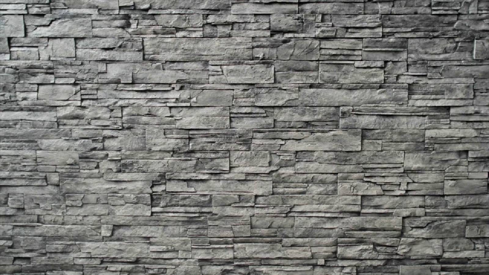 حائط من حجارة النسيج الاردوازي وتنقسم فيه الحجارة الى صفائح