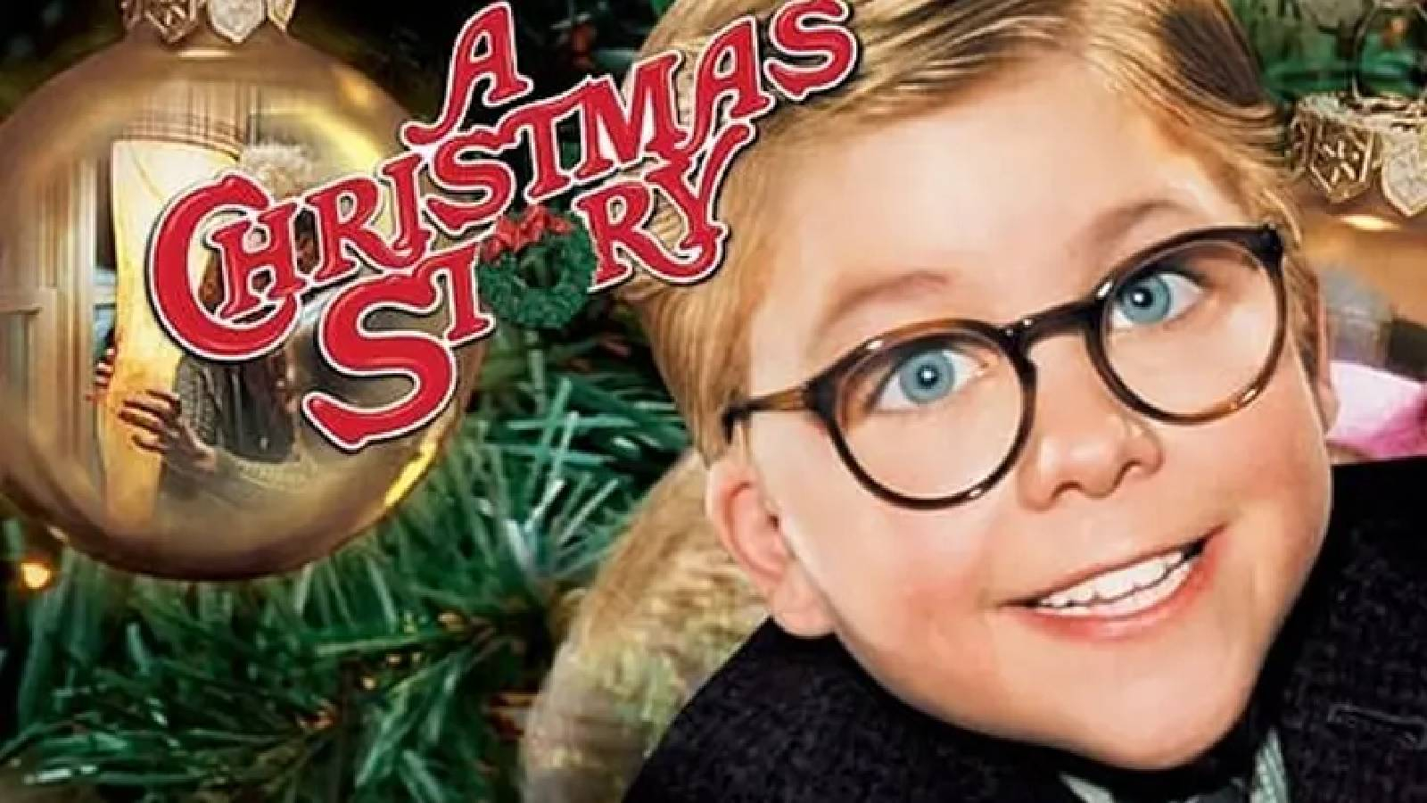 يظهر وجه طفل يرتدي نظارات طبية و هو مبتسم وبجانبه يظهر جزء من شجرة الميلاد وعليها كرة ذهبية و مكتوب في منتصف الصورة اسم الفيلم باللون الاحمر 